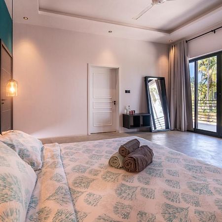 V Hotel In Паже Екстериор снимка