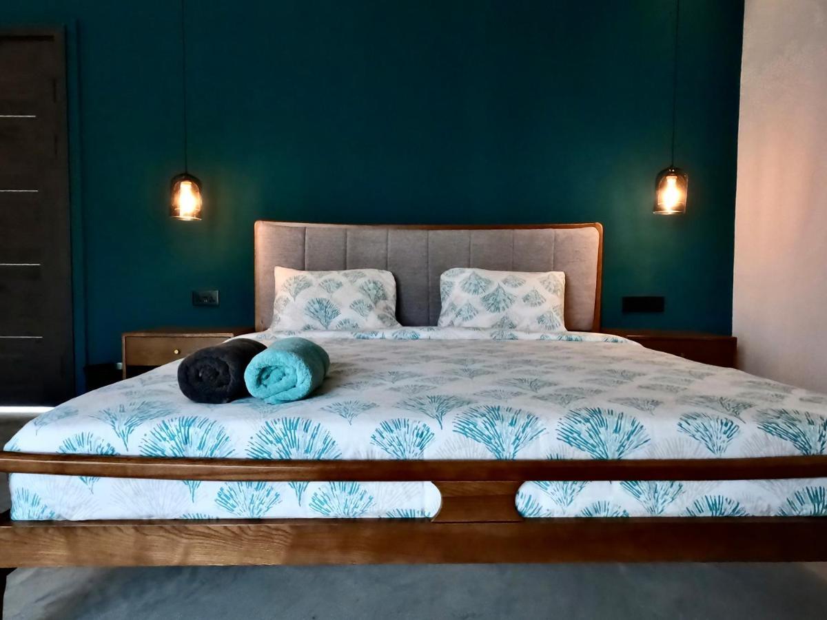 V Hotel In Паже Екстериор снимка