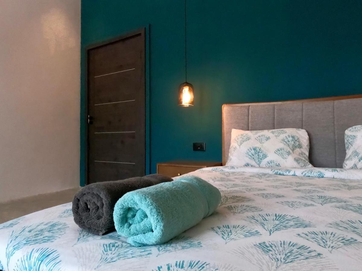 V Hotel In Паже Екстериор снимка