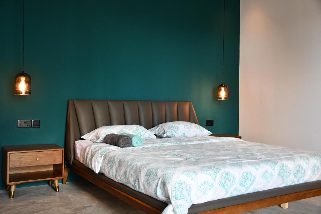 V Hotel In Паже Екстериор снимка