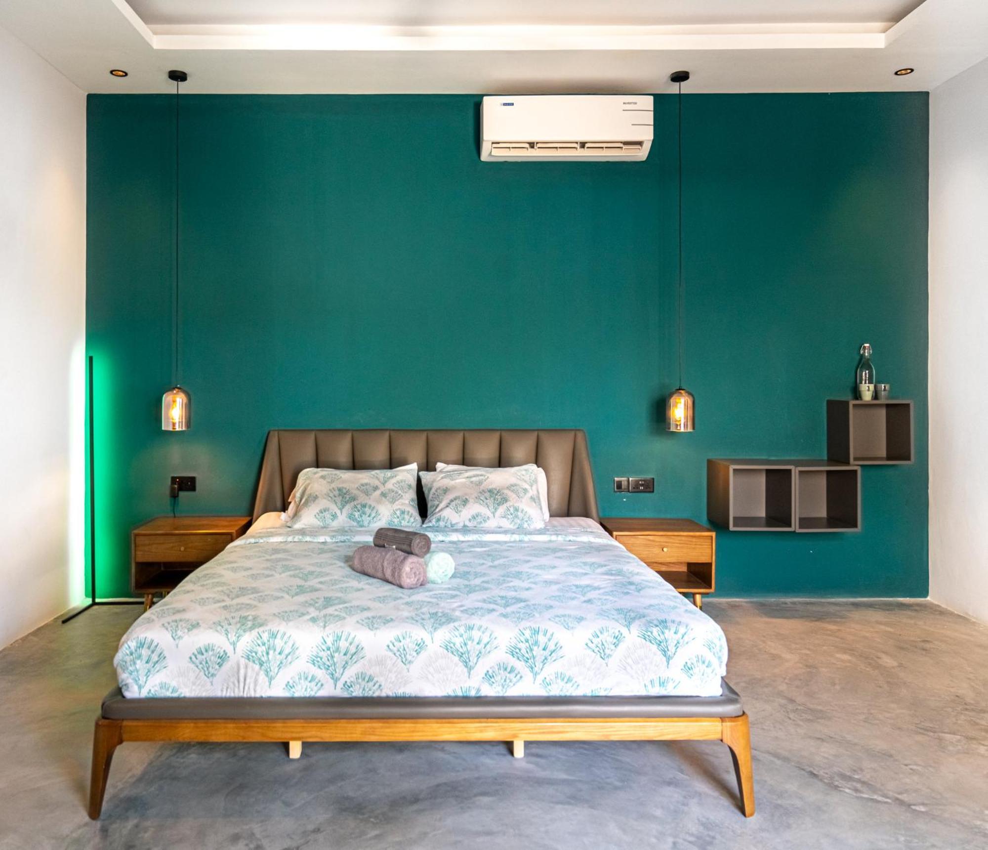 V Hotel In Паже Екстериор снимка