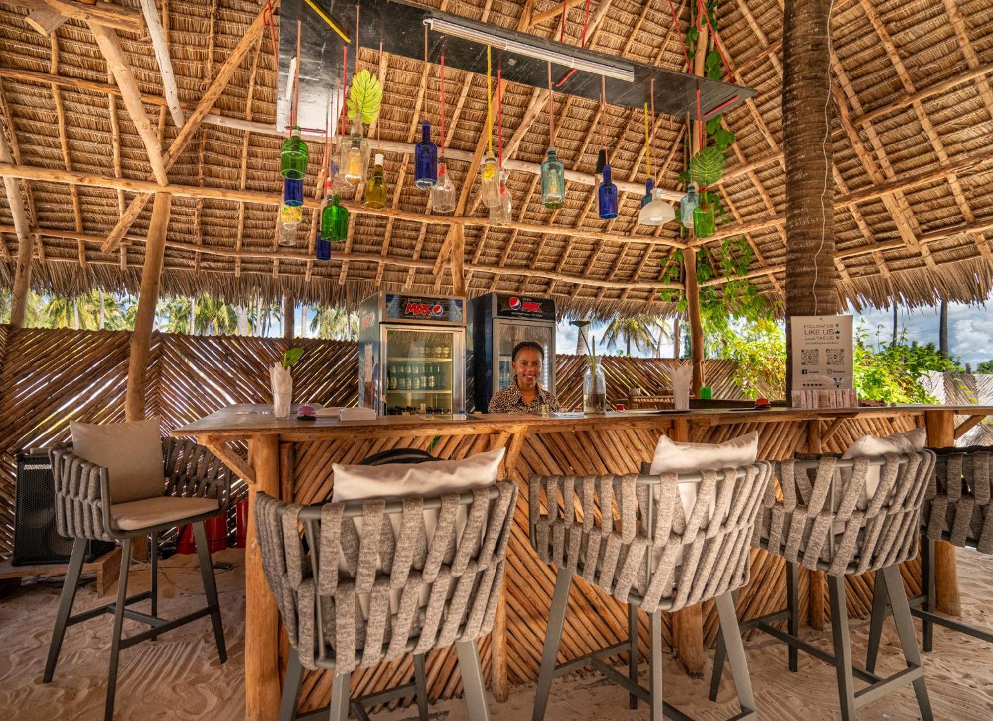 V Hotel In Паже Екстериор снимка