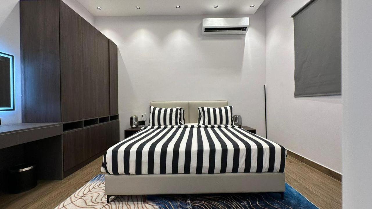V Hotel In Паже Екстериор снимка