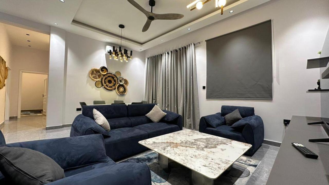 V Hotel In Паже Екстериор снимка