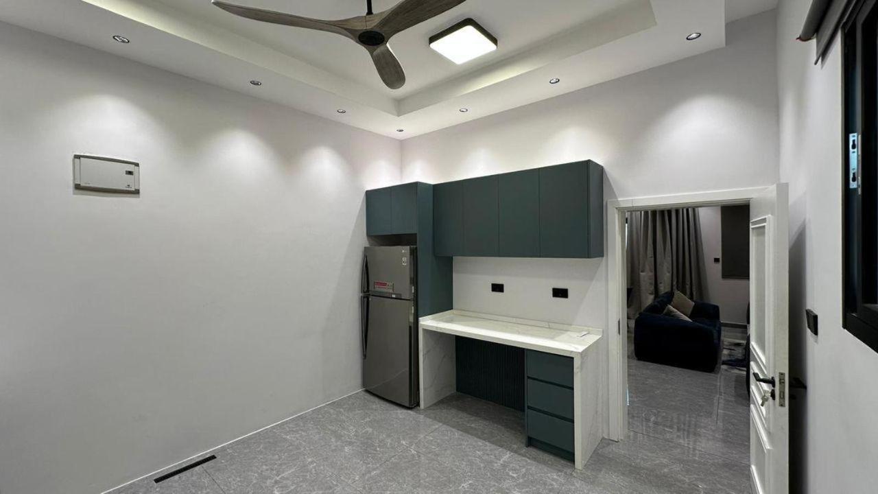 V Hotel In Паже Екстериор снимка