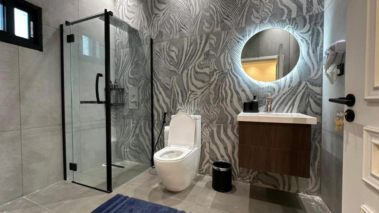 V Hotel In Паже Екстериор снимка