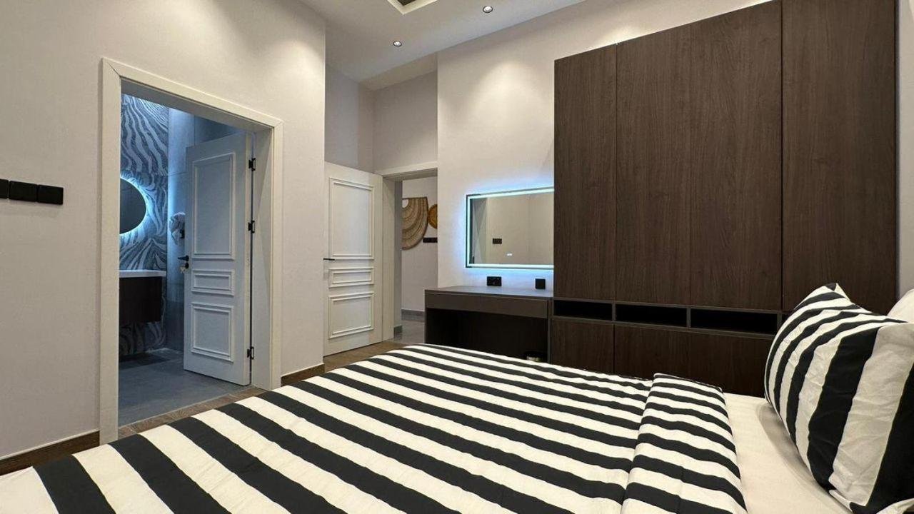 V Hotel In Паже Екстериор снимка