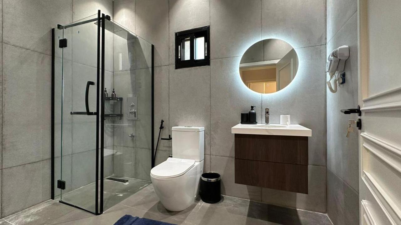V Hotel In Паже Екстериор снимка