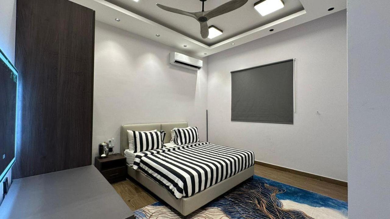 V Hotel In Паже Екстериор снимка