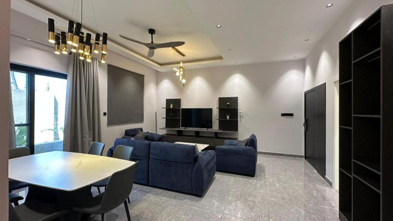 V Hotel In Паже Екстериор снимка