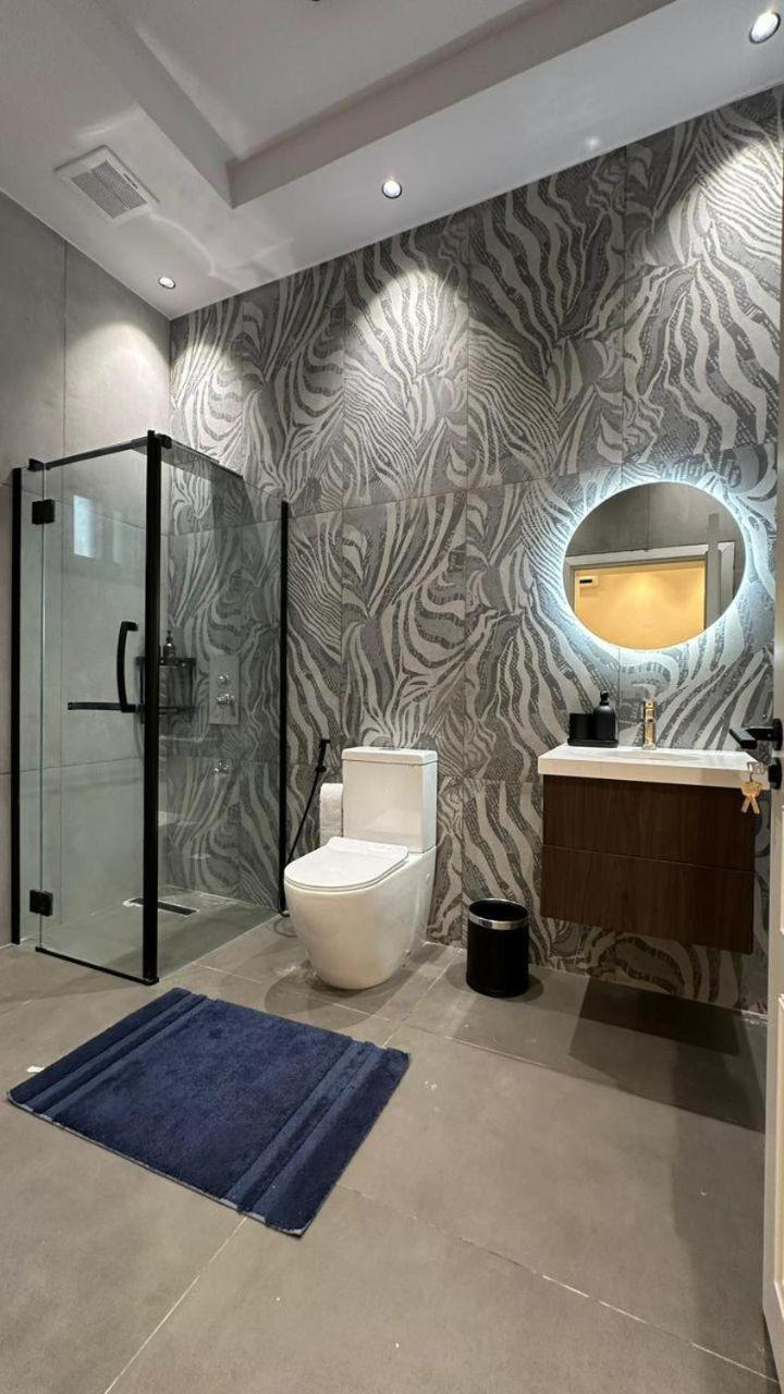 V Hotel In Паже Екстериор снимка