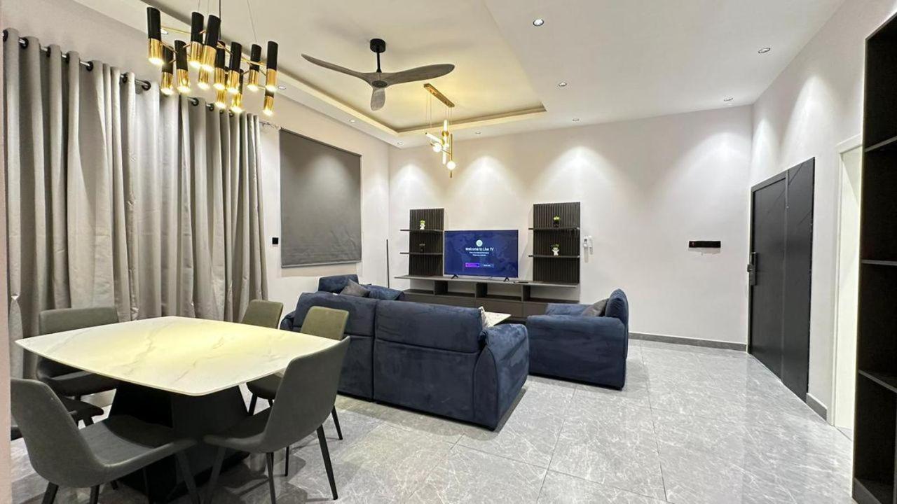 V Hotel In Паже Екстериор снимка
