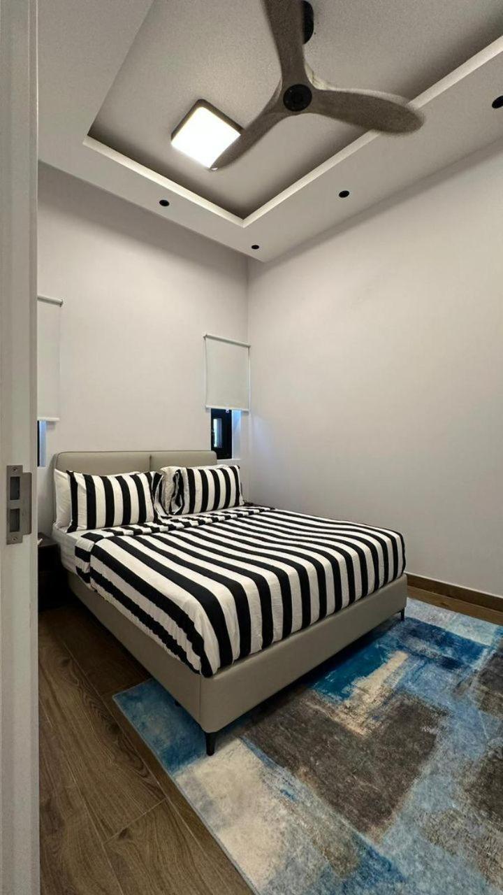 V Hotel In Паже Екстериор снимка